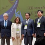 向かって左より、第84回日本癌学会学術総会会長・大島正伸先生（金沢大学がん進展制御研究所腫瘍遺伝学研究分野教授）、アメリカ癌学会SSP創設者・マーガレット フォッティ先生、JCA-SSP創設者・野田哲生先生（公益財団法人がん研究会顧問兼名誉研究所長）、協働委員会委員長・藤田直也先生（公益財団法人がん研究会がん化学療法センター）